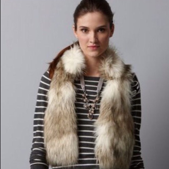 Ann Taylor Loft Luxe Faux Fur Vest XS/SP - Picture 7 of 8